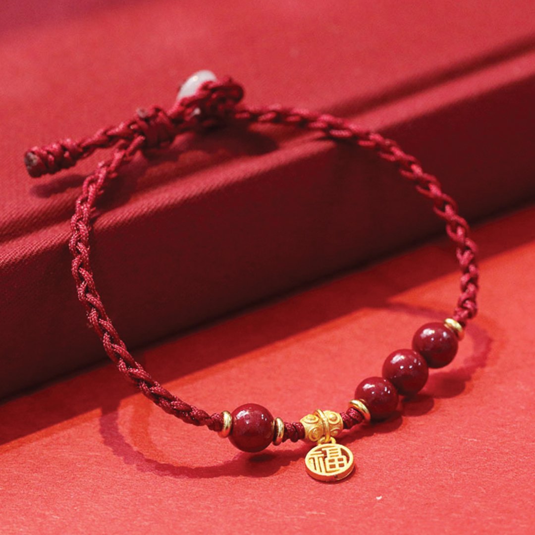 Bracelet à breloques en forme de pièce porte-bonheur en cinabre et corde rouge - Buddha Power Store